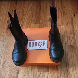 Rouge Helium Black Boots